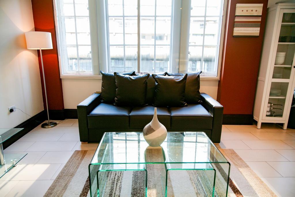 Club Living - Barbican Apartments London Zimmer foto