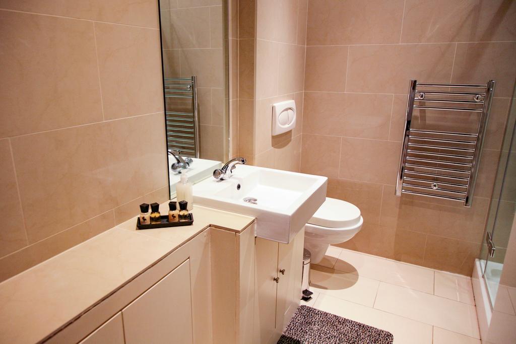 Club Living - Barbican Apartments London Zimmer foto